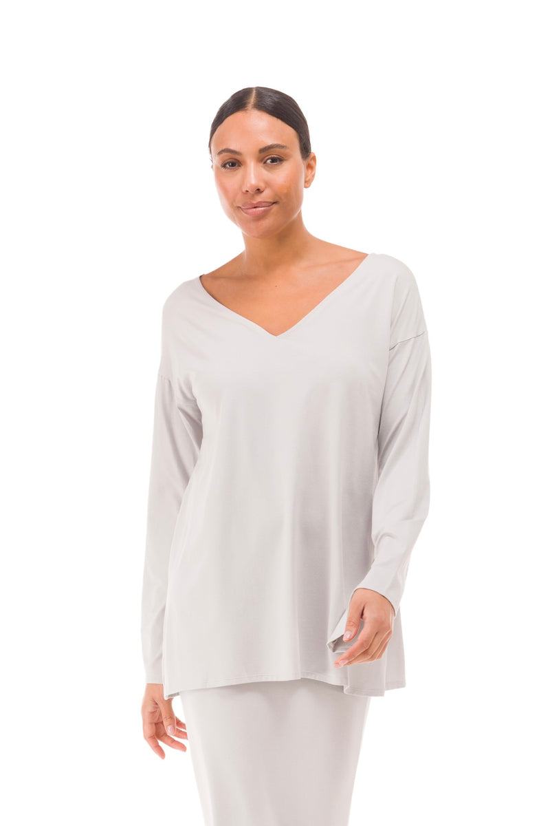 BAMBOO FLUTED V-NECK TOP SILVER GREY