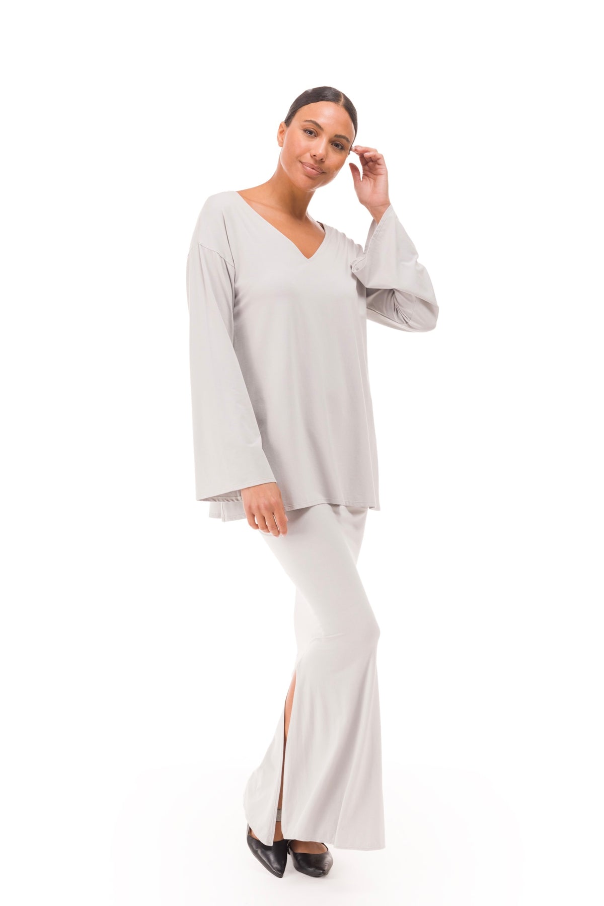 BAMBOO FLUTED V-NECK TOP SILVER GREY