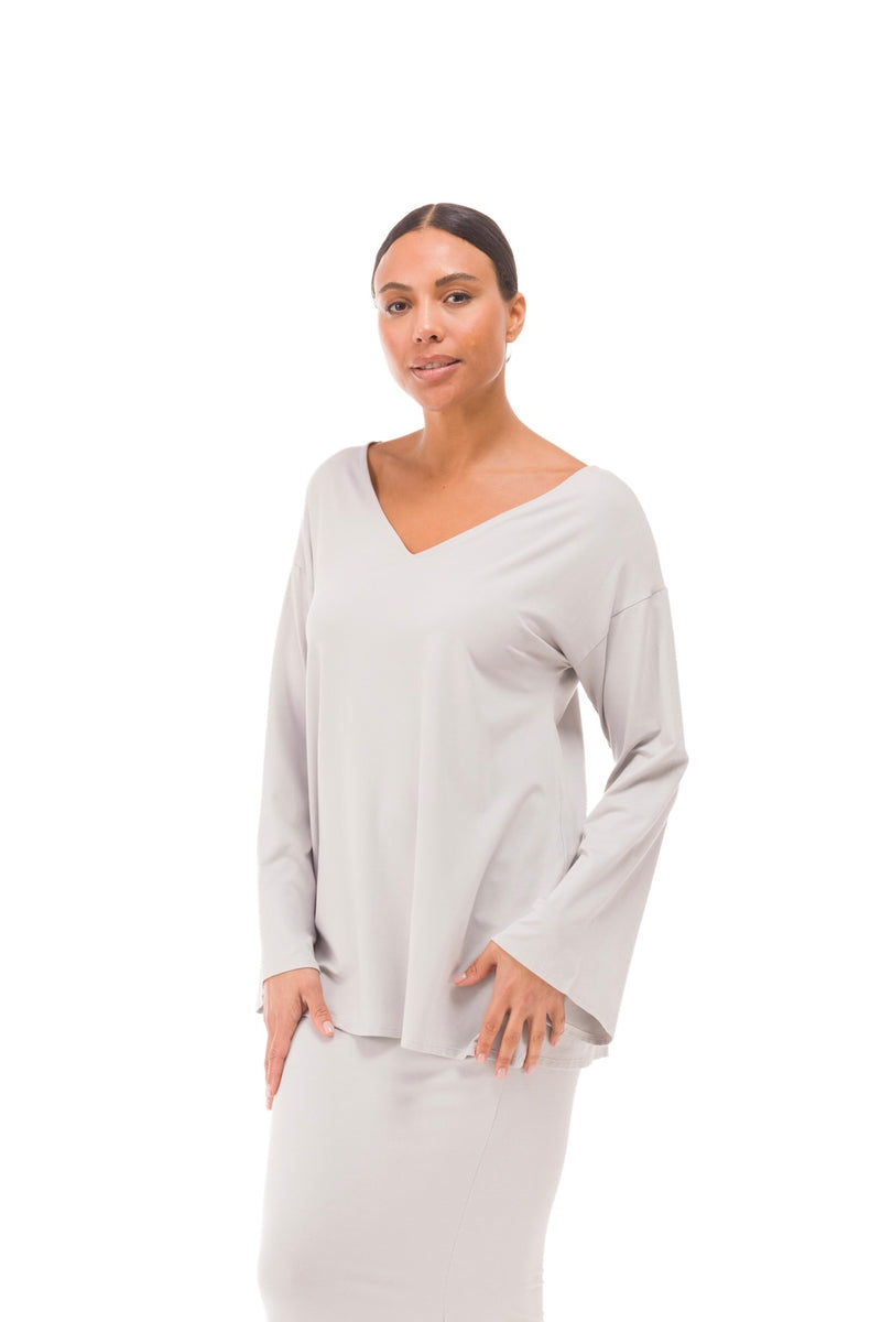 BAMBOO FLUTED V-NECK TOP SILVER GREY