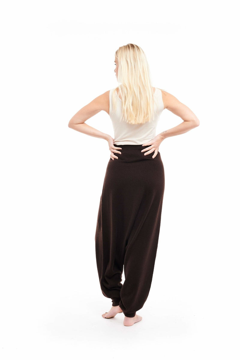 https://mudracollection.com/cdn/shop/products/luxury-cashmere-harem-lounge-pants-brown-405388_800x.jpg?v=1621699936